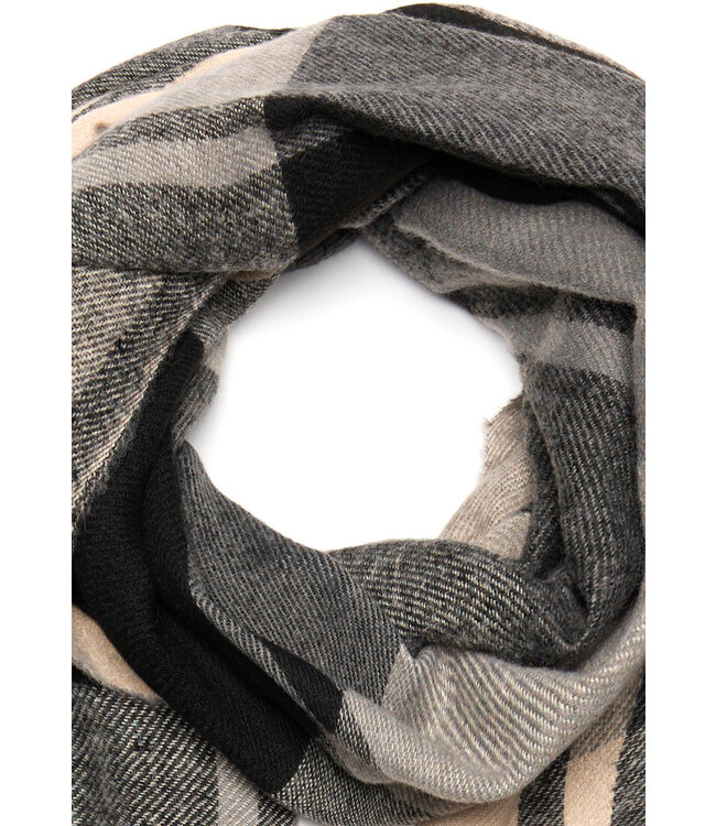 warm, one size dark grey scarf with tassels 'fashion blocks'