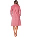 Warme fleece, roze, doorknoop ochtendjas ‘embossed weaves’