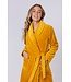 Gele, overslag ochtendjas van zachte flanel fleece 'dotty circles'