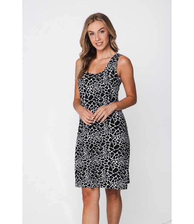 trendy zwarte mouwloze strandjurk met brede bandjes pebble beach