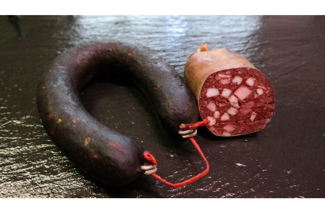HAUSMACHER BLUTWURST IM RING GERÄUCHERT