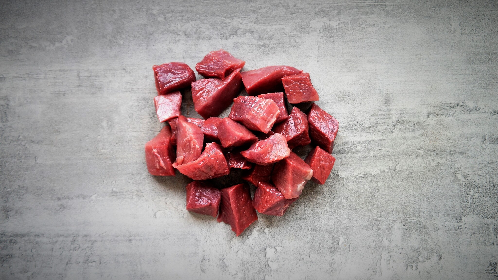 REHGULASCH AUS SCHULTER & KEULE