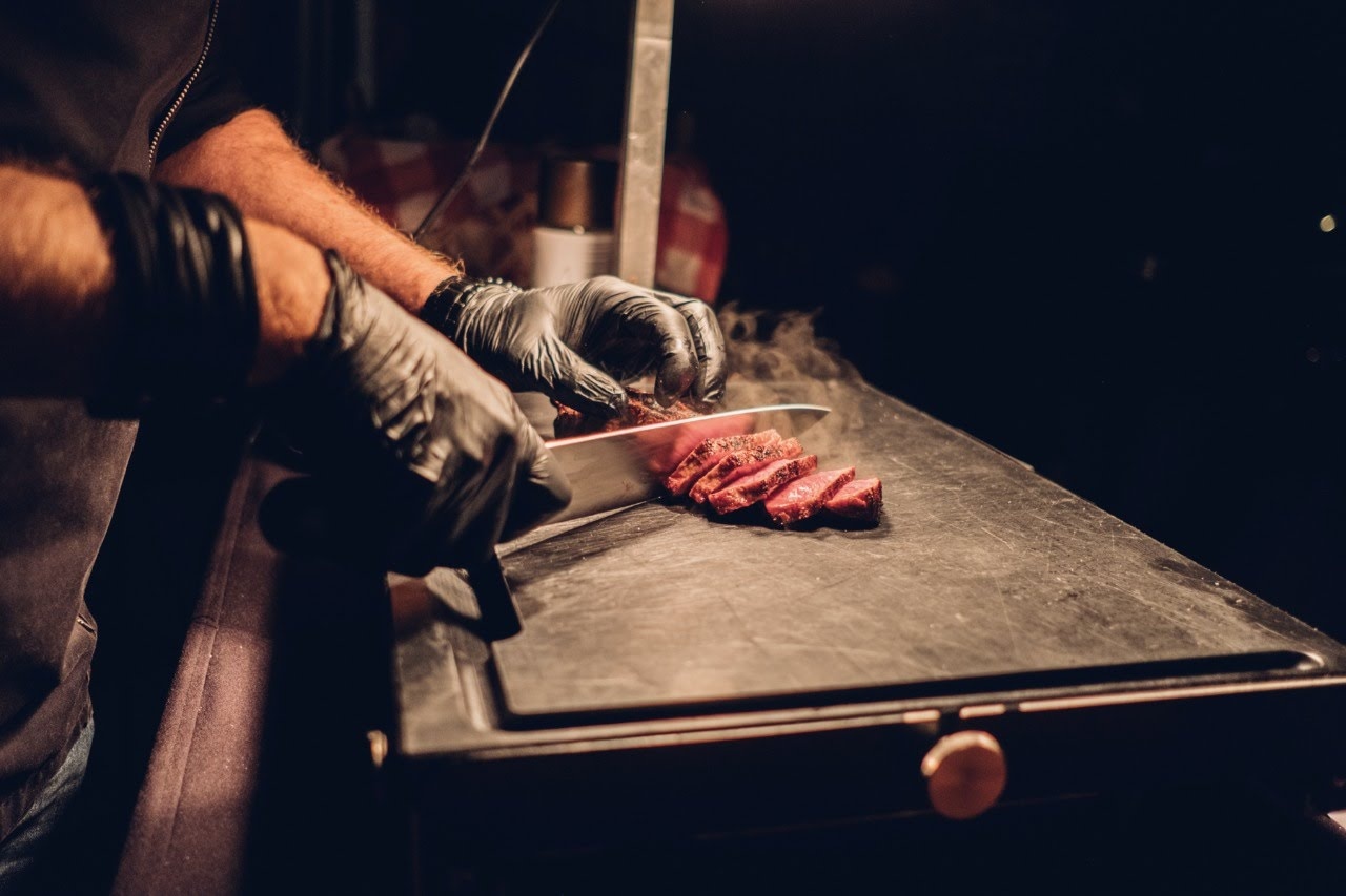 GRILLHAXEN GEBACKEN MIT BEILAGEN