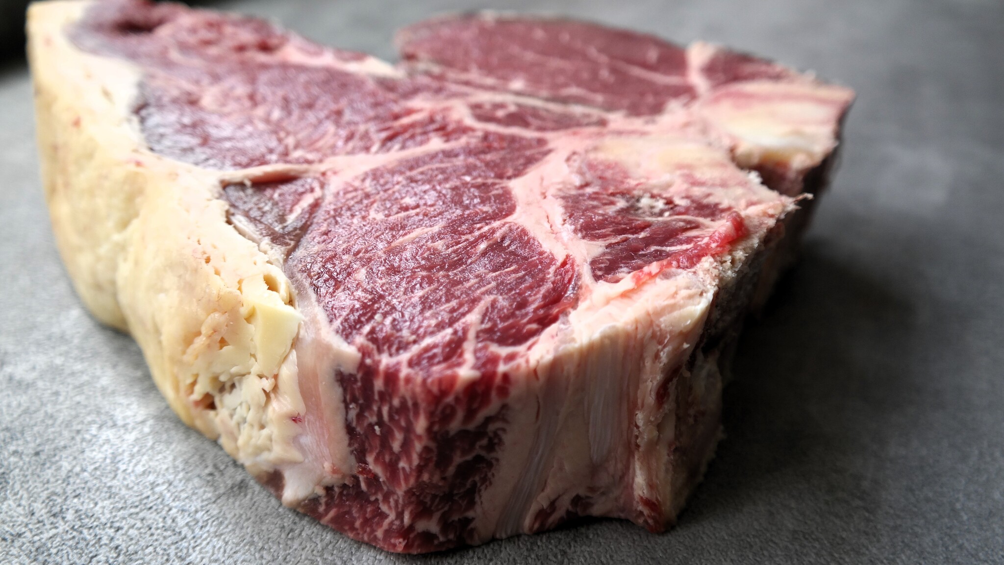 PREMIUM PORTERHOUSE STEAK / DRY AGED