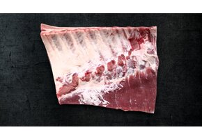 SCHWEINEBAUCH MIT KNOCHEN