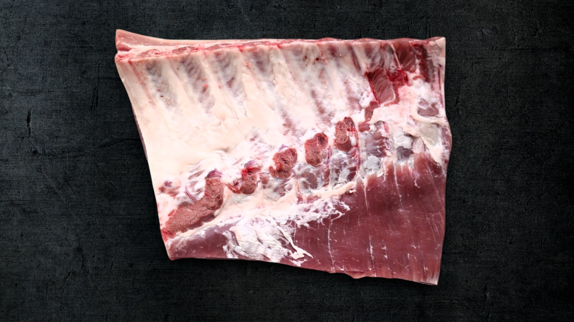 SCHWEINEBAUCH MIT KNOCHEN