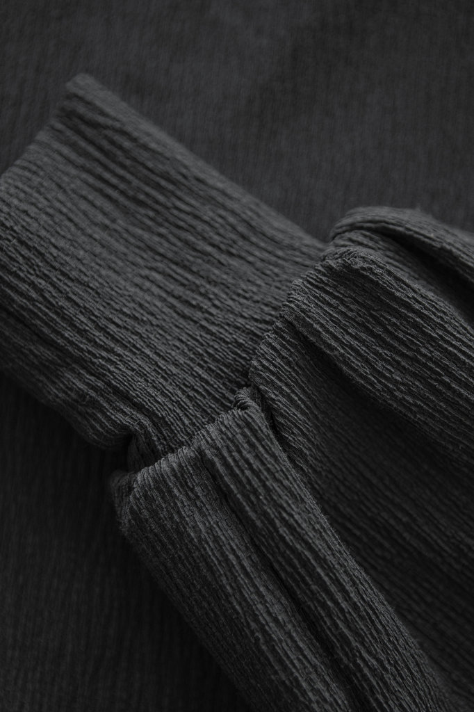 Lofty Manner Black Top Flore