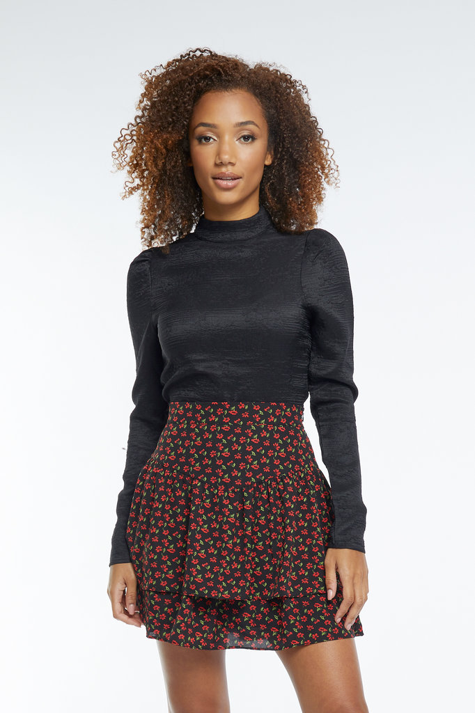 Lofty Manner Black Top Freya