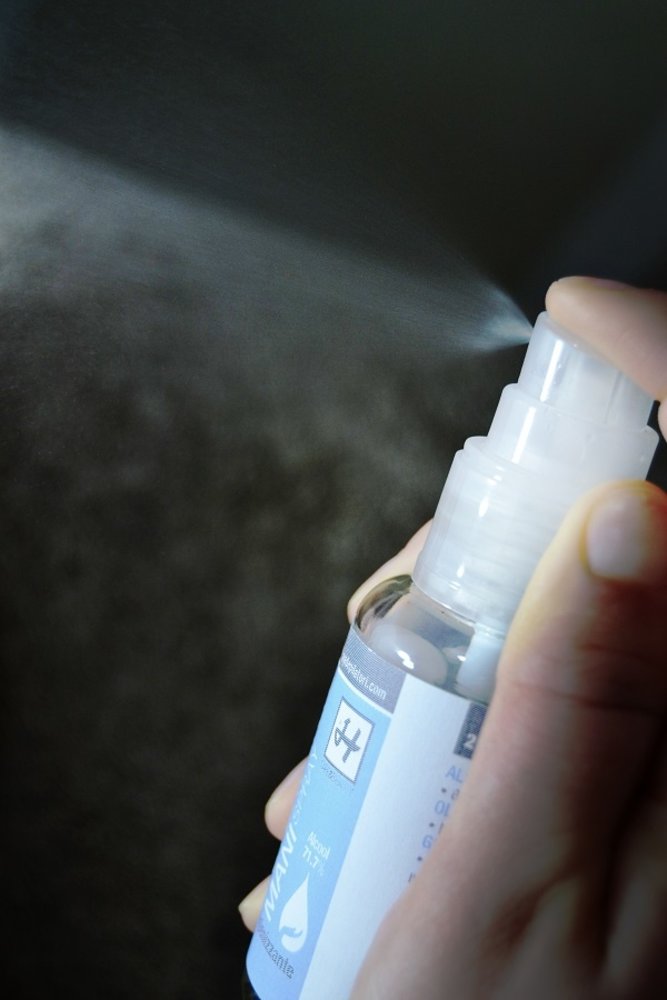 Holiday Desinfecterende Spray 50 ml – 2-in-1: Desinfectie en Hydratatie