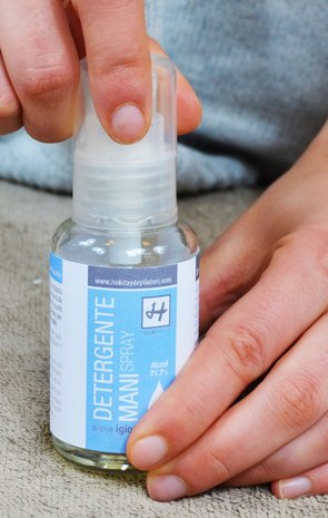 Holiday Desinfecterende Spray 50 ml – 2-in-1: Desinfectie en Hydratatie Holiday Desinfecterende Spray 50 ml – 2-in-1: Desinfectie en Hydratatie