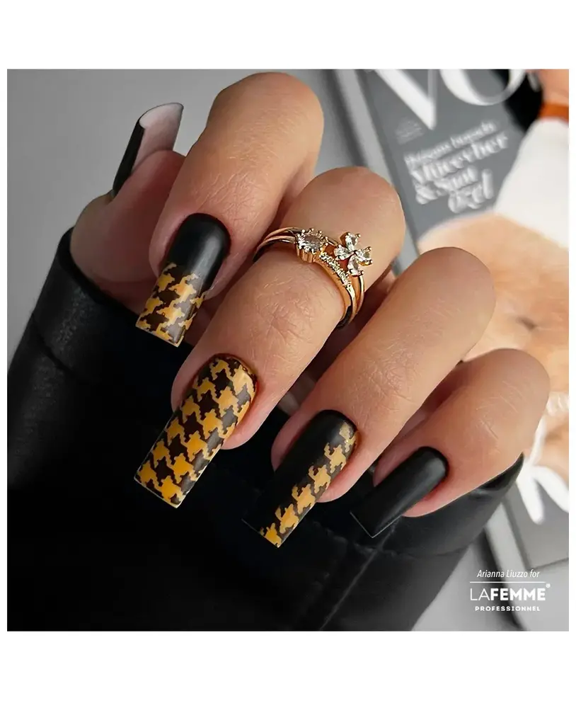 La Femme La Femme Gel Polish H073 Black Shadow – Gitzwart & Langhoudend La Femme La Femme Gel Polish H073 Black Shadow – Gitzwart & Langhoudend