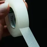 Noble Lashes Geperforeerde Tape – Noble Lashes 12,5 mm × 9,14 m Noble Lashes Geperforeerde Tape – Noble Lashes 12,5 mm × 9,14 m