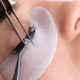 Lash extension lijm: wat zit erin en hoe werk je veilig in de salon?