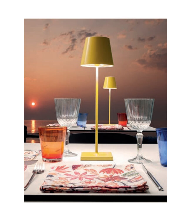 UITVERKOOP: Oplaadbare LED Tafellamp Geel, 3,5w, 400 Lumen, 2x 2000Mah Li-Ion batterij, CCT Switch 3000K/4000K/5000K, IP54