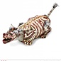 Halloween Valse zombie hond met huid als deco voor Halloween