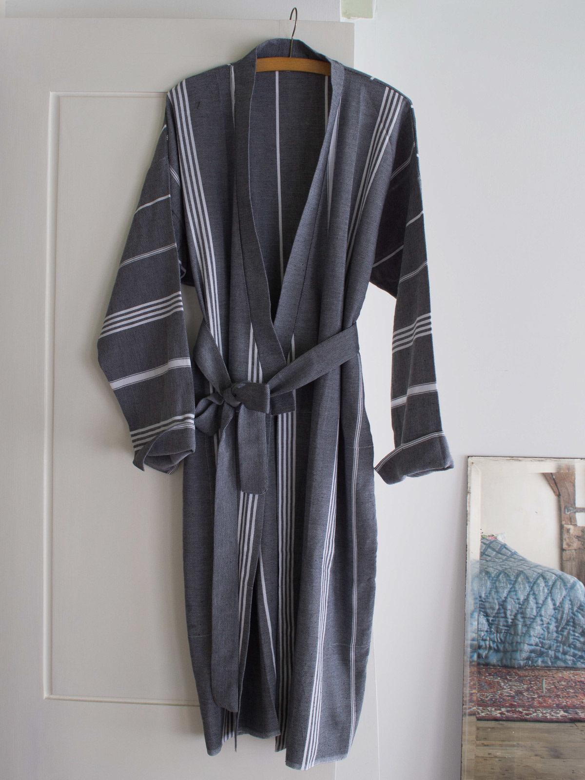 noodzaak Ver weg Invloed Deze kimono hamambadjas in zwart is luchtig, stijlvol en tijdloos -  Hamamdoeken.com