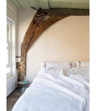 Ottomania pique bedsprei wit geruit met rozen