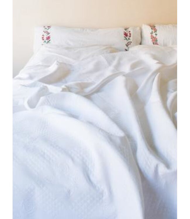 pique bedsprei wit geruit met rozen 280x230xm