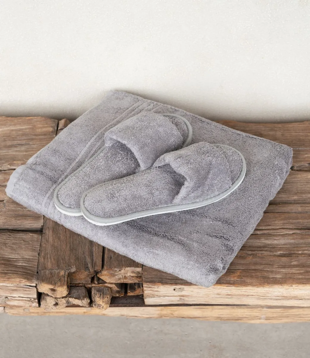 Luxe grijs saunapakket met saunadoek + badsof sauna slippers