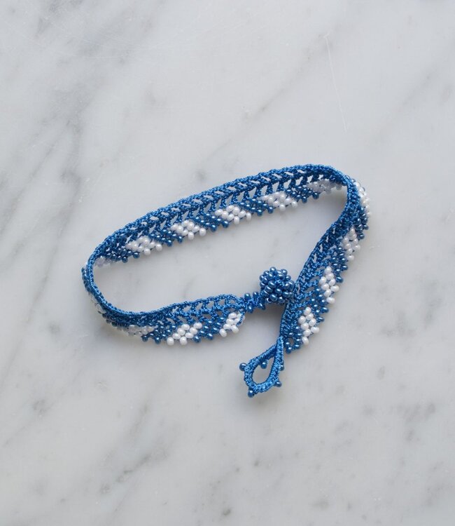 Boho kant armbandje – handgemaakt -  Stripes blauw & witte kraaltjes