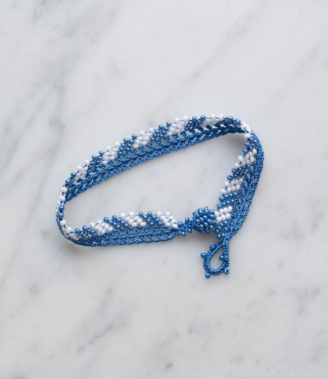 Boho kant armbandje – handgemaakt -  Stripes blauw & witte kraaltjes