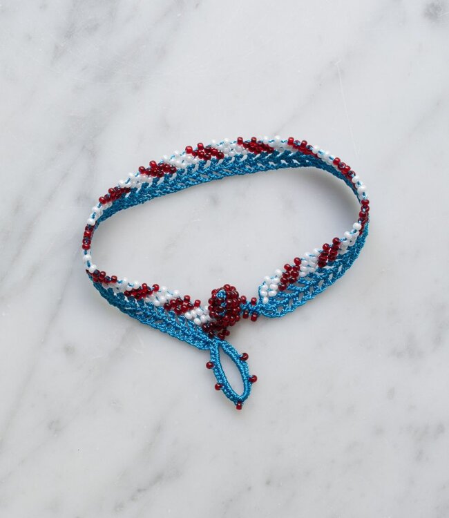 Boho kant armbandje – handgemaakt - Stripes donkerblauw & rode kraaltjes