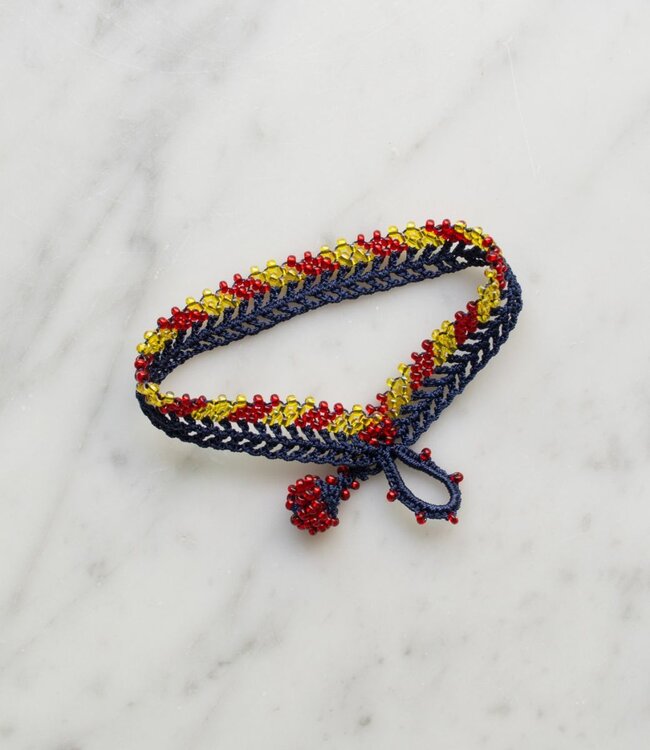 Boho kant armbandje – handgemaakt - Stripes donkerblauw & rode/gele kraaltjes