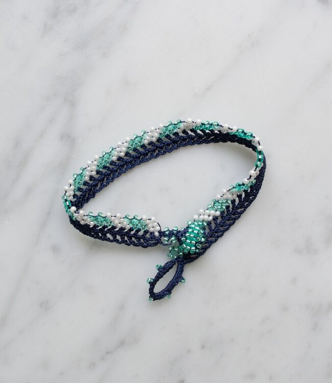 Boho kant armbandje – handgemaakt -  Stripes donkerblauw & gekleurde kraaltjes