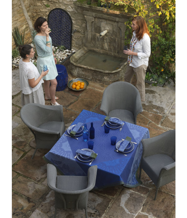 Le Jacquard Français blauw tafellinnen Jardin d'Orient blue 175x250 cm