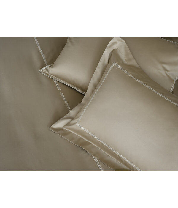 Mirabel Slabbinck Kanto in katoen satijn kwaliteit, Belladonna 600TC