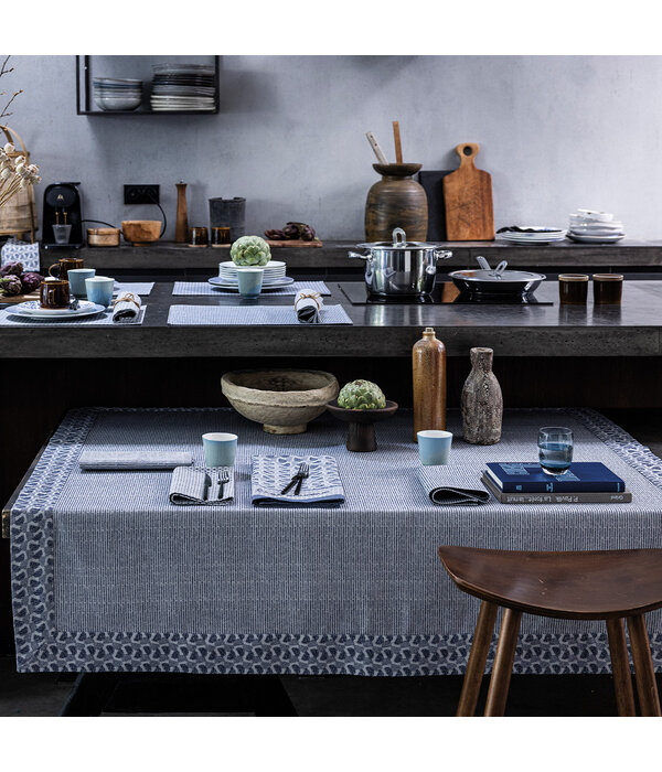 Le Jacquard Français tafellaken Empreintes cobalt blue