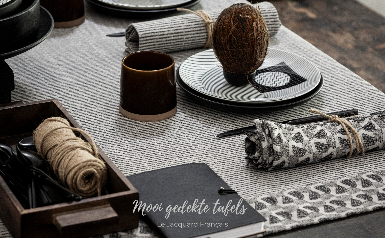 Mooi gedekte tafels met Le Jacquard Francais tafelinnen