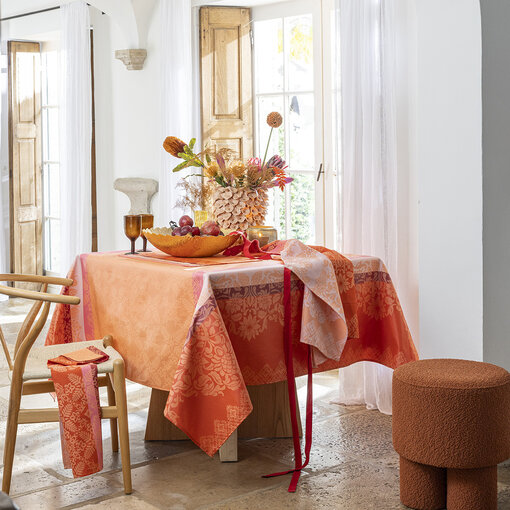 Le Jacquard Français gecoat oranje tafellinnen Mumbai orange, vanaf