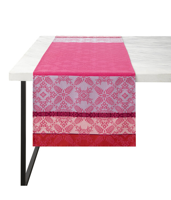 Le Jacquard Français Mumbai roze, gecoat tafellinnen pink