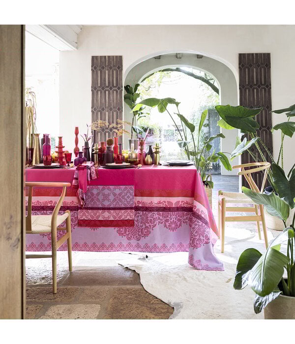 Le Jacquard Français Mumbai roze, gecoat tafellinnen pink
