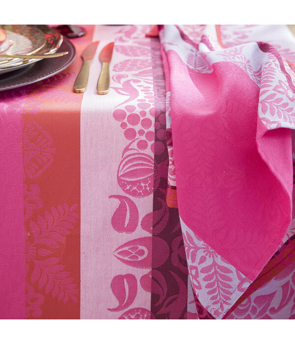 Le Jacquard Français Mumbai roze, gecoat tafellinnen pink