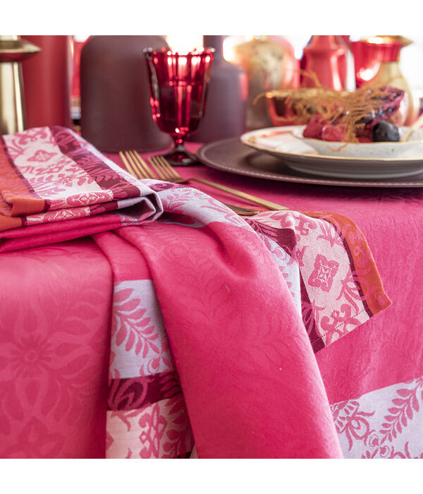 Le Jacquard Français Mumbai roze, gecoat tafellinnen pink