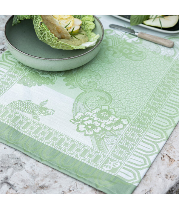 Le Jacquard Français tafellinnen Promenade Impériale green