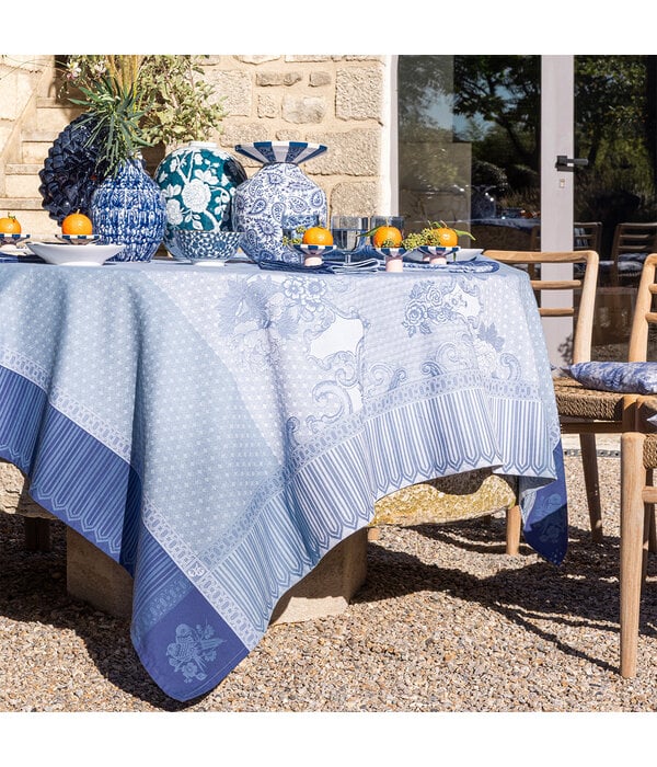 Le Jacquard Français tafellinnen Promenade Impériale blue