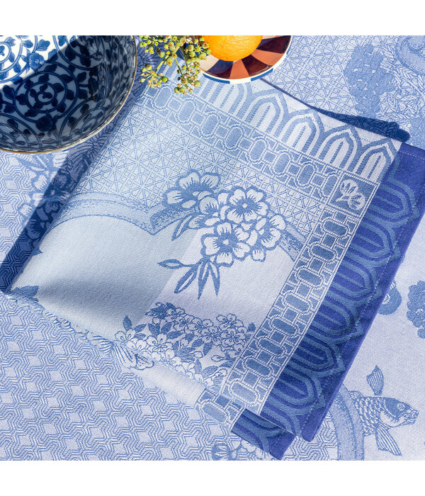 Le Jacquard Français tafellinnen Promenade Impériale blue