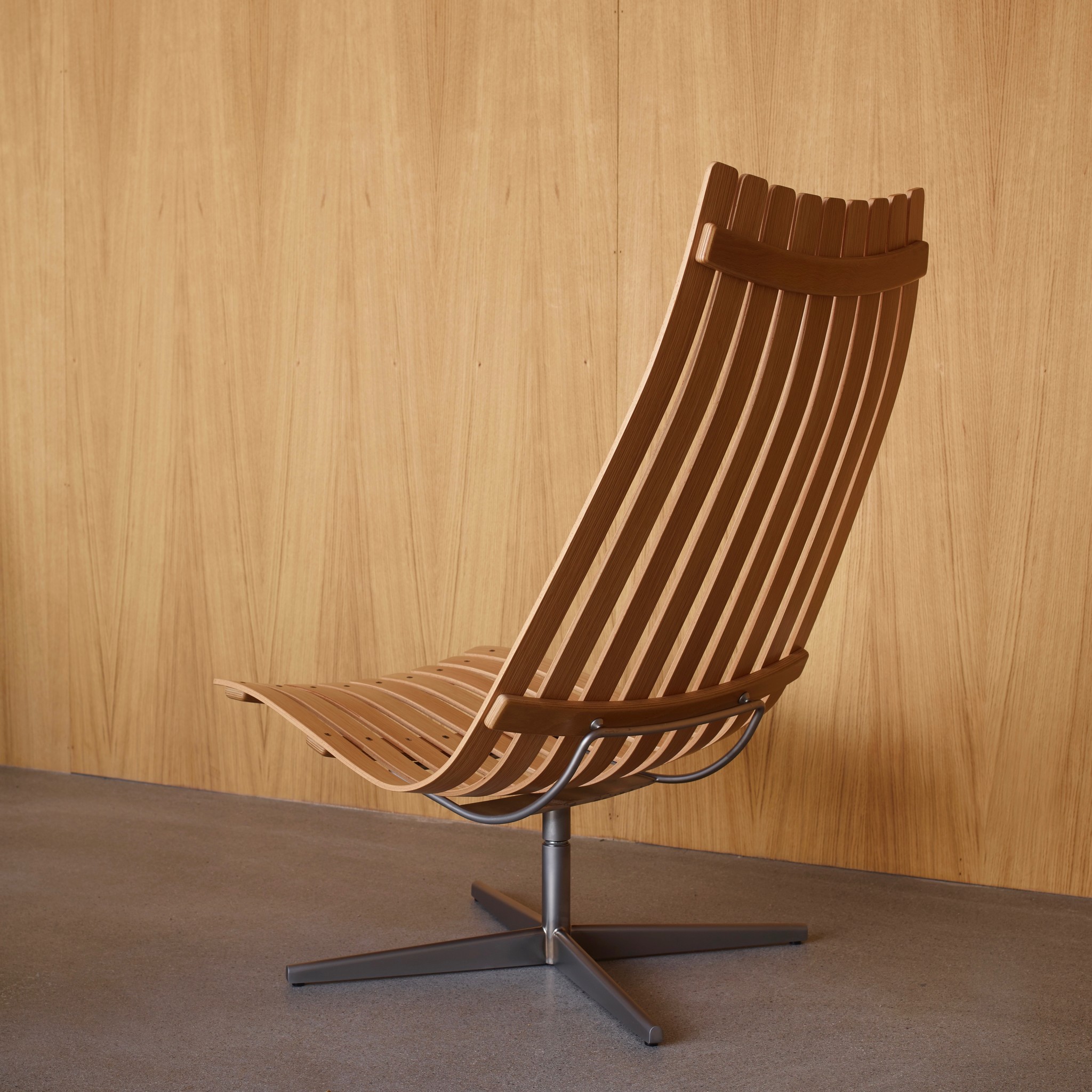 SCANDIA SENIOR swivel lounge chair by Hans Brattrud