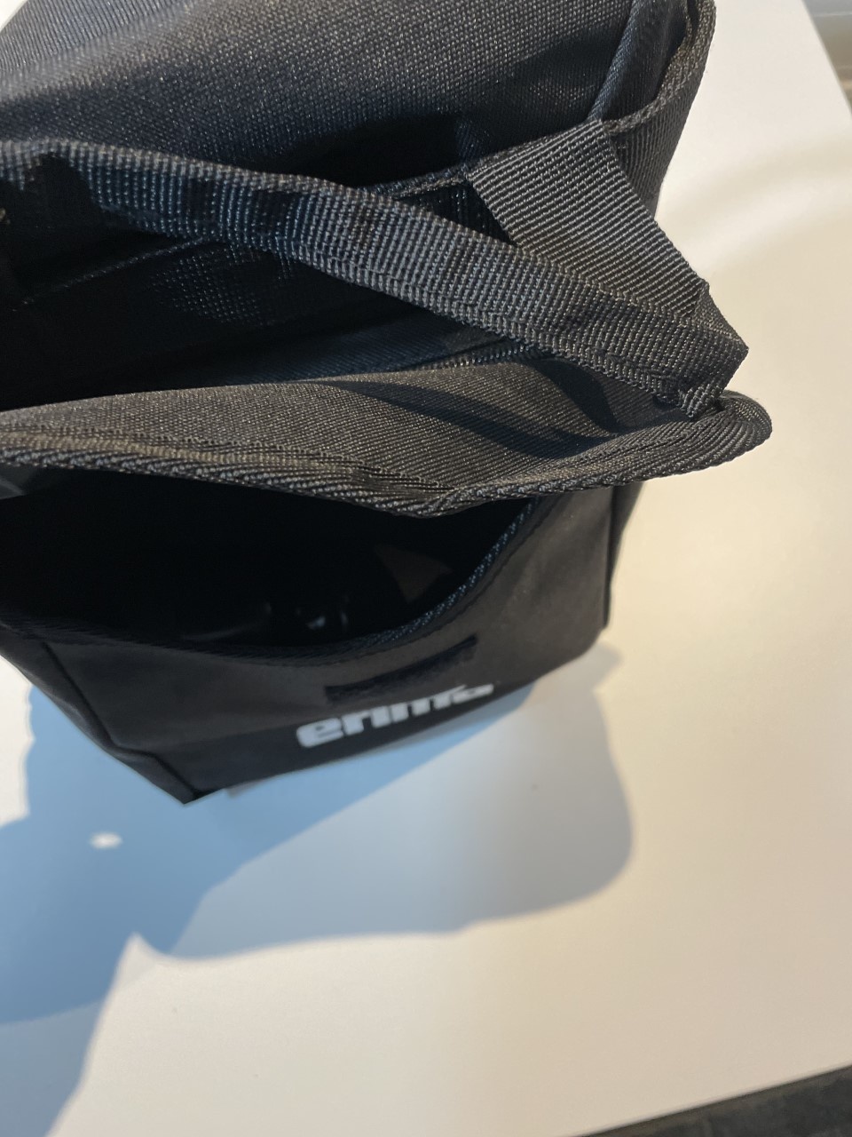 Poche à eau de luxe à double paroi verrouillable avec compartiments supplémentaires