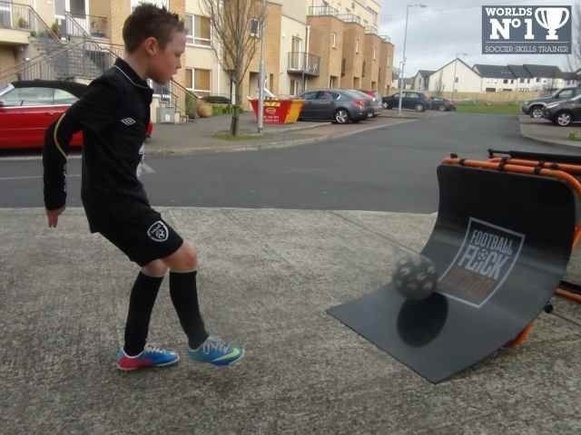 Football Flick Urban: : de ultieme 3-voudige rebounder.