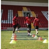 Jeu de haies avec 10 piquets entre 2 chapeaux haut de forme 10x2.