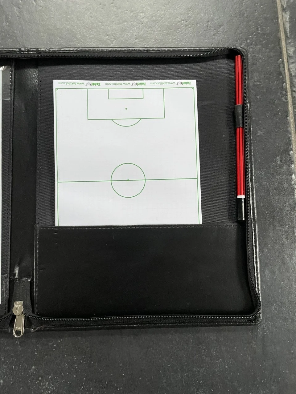 Carte routière compacte avec fermeture éclair et champ magnétique effaçable