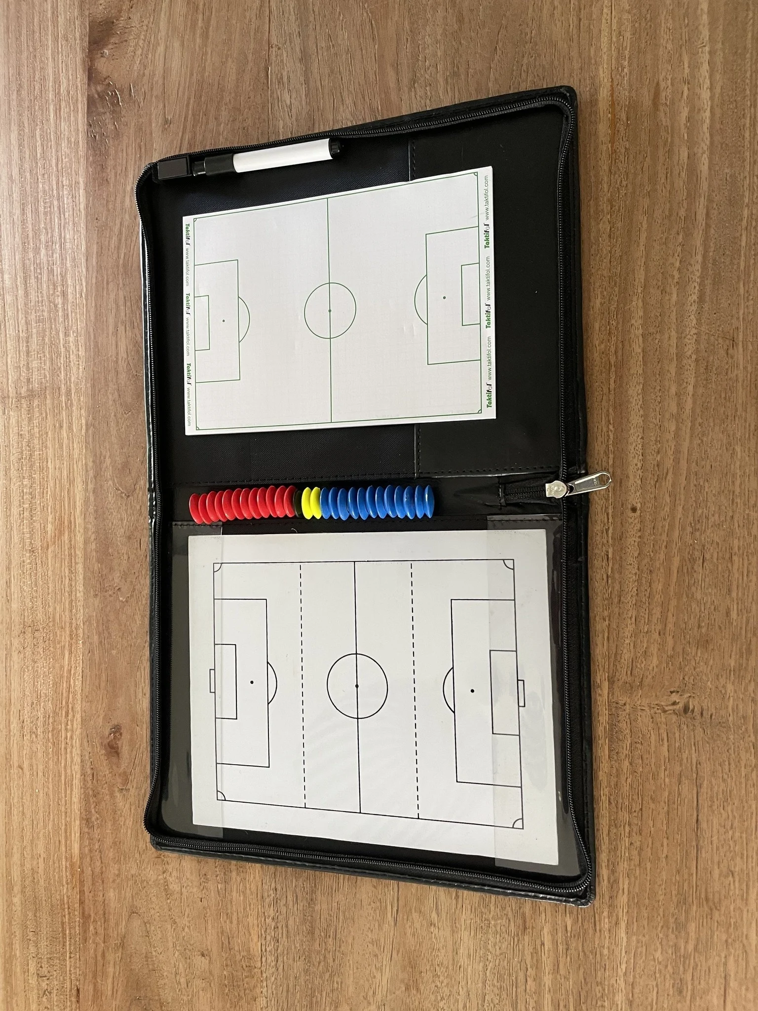 Carte routière compacte avec fermeture éclair et champ magnétique effaçable