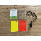 Scheidsrechter set: fluit met koord, rode kaart, gele kaart