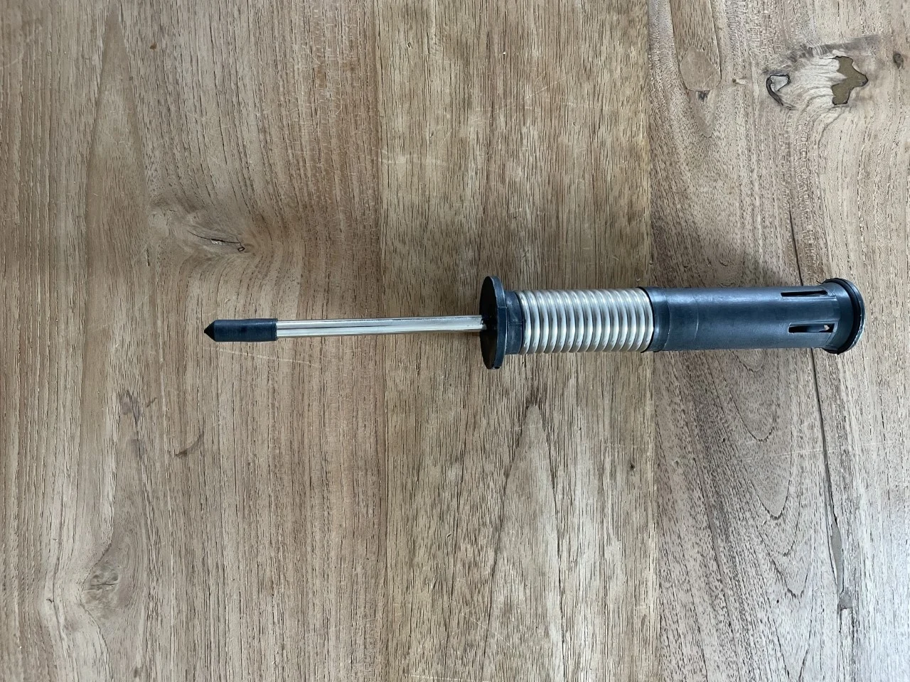 Pied suspendu avec pointe pour barres de 25 mm