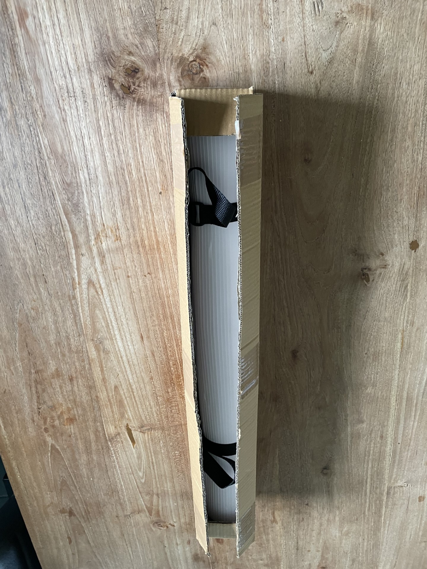 Flipchart vellen 70cm x 100 cm. Flip over vellen met  perforatiegaten.