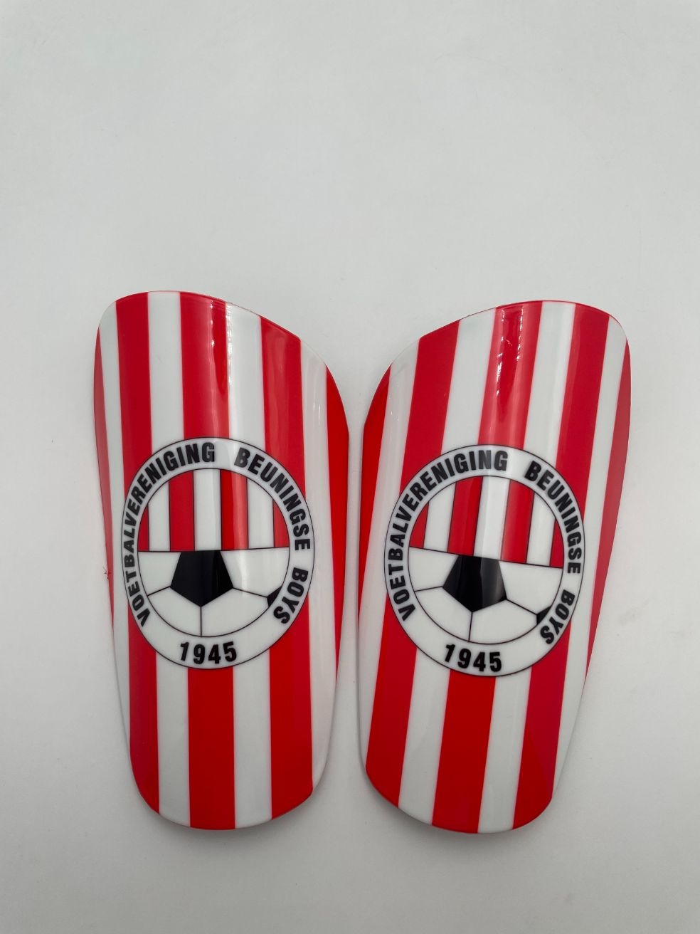 Scheenbeschermers met clublogo en sleeves